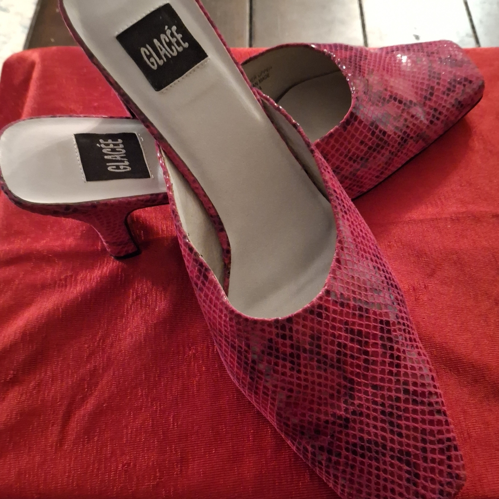 Pink Textured Mules with Exotic Design